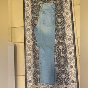 Mother insider crop step fray